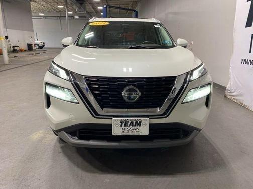 White 2021 Nissan Rogue SV