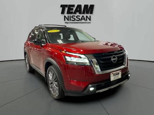 2023 Nissan Pathfinder SL