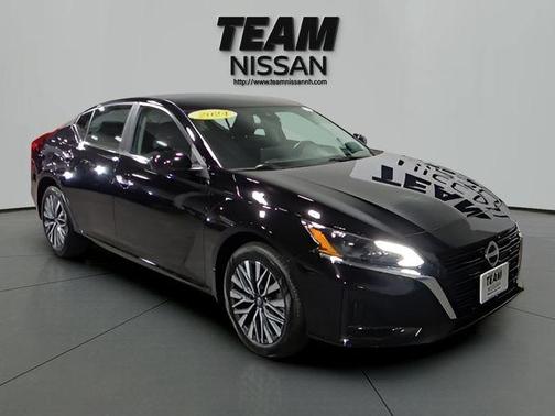Black 2024 Nissan Altima 2.5 SV