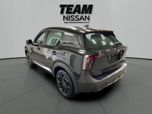 Super Black 2026 Nissan Kicks SR