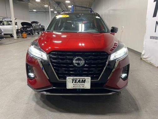 2tredblkroof 2024 Nissan Kicks SR