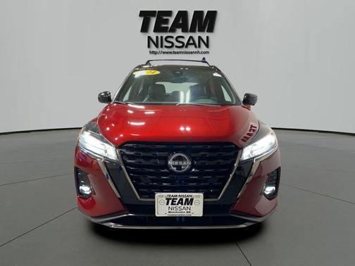 2tredblkroof 2024 Nissan Kicks SR