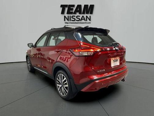 2tredblkroof 2024 Nissan Kicks SR