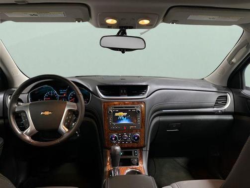 Champagne Silver 2013 Chevrolet Traverse 1LT