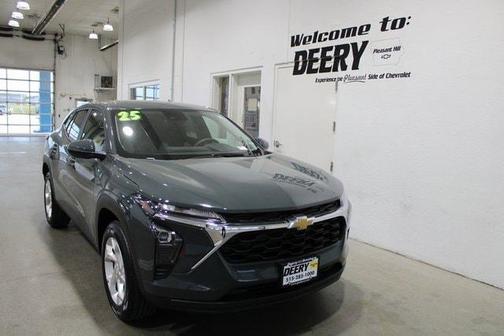 2025 Chevrolet Trax LS