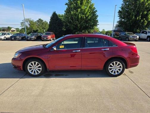 Deep Cherry Red Crystal Pearlcoat 2013 Chrysler 200 Limited