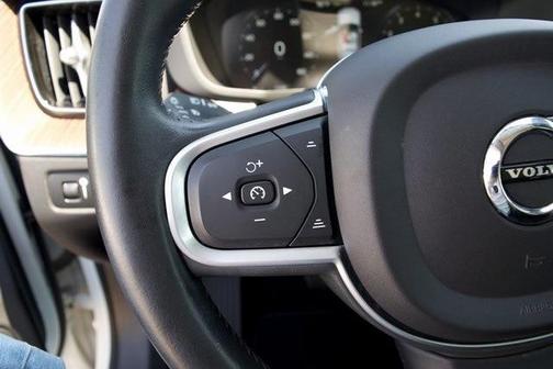 2021 Volvo XC60 T5 Momentum