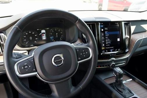 2021 Volvo XC60 T5 Momentum
