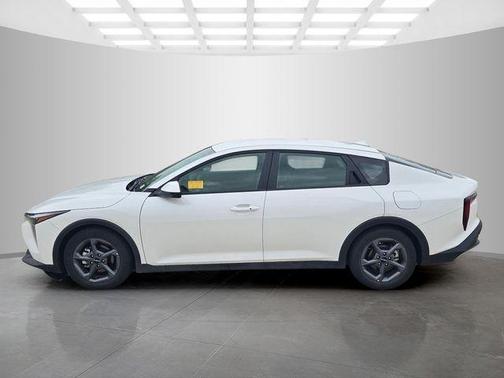 Snow White Pearl 2025 Kia K4