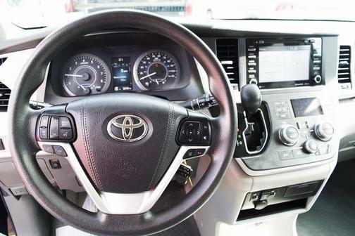 2020 Toyota Sienna LE