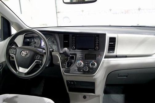 2020 Toyota Sienna LE