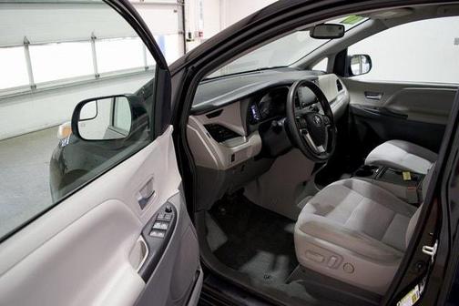 2020 Toyota Sienna LE