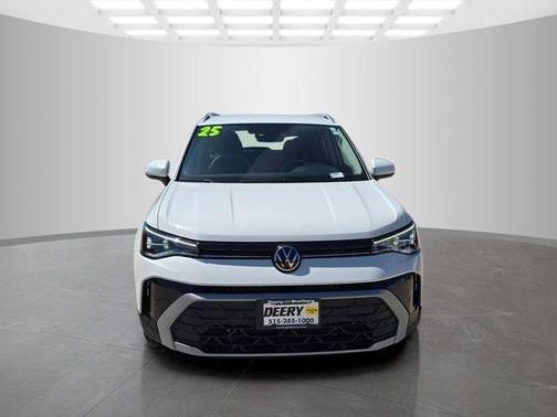 Pure White 2025 Volkswagen Taos 1.5T SE
