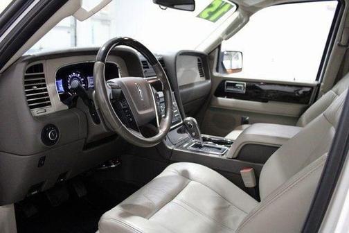 2015 Lincoln Navigator Base