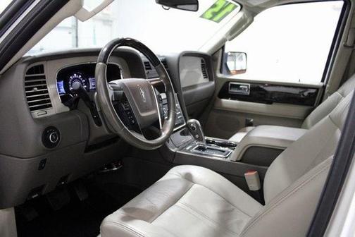 2015 Lincoln Navigator Base