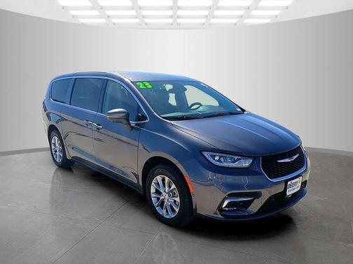 2023 Chrysler Pacifica Touring-L