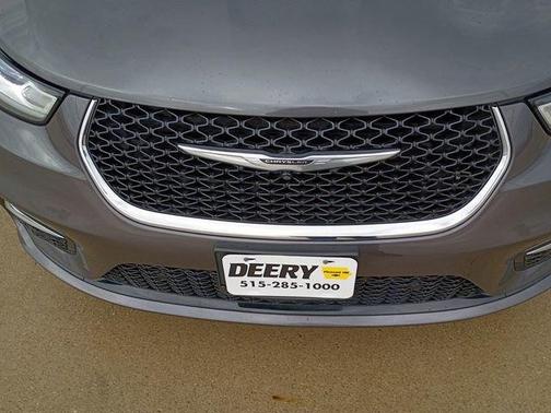 2023 Chrysler Pacifica Touring-L