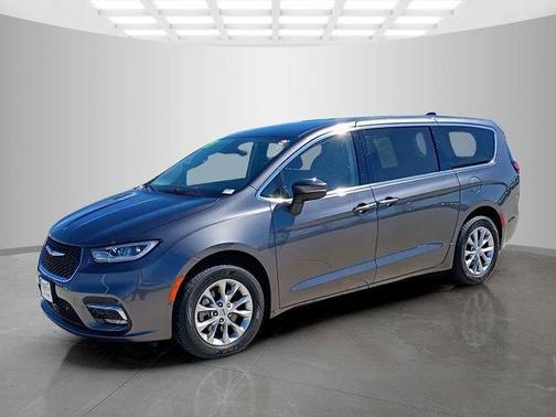 2023 Chrysler Pacifica Touring-L