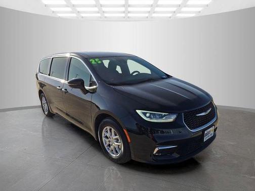 Diamond Black 2025 Chrysler Pacifica Select