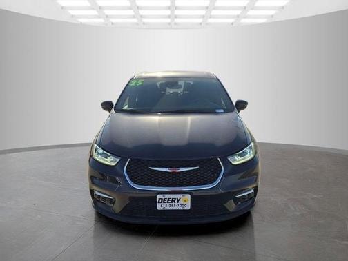 Diamond Black 2025 Chrysler Pacifica Select