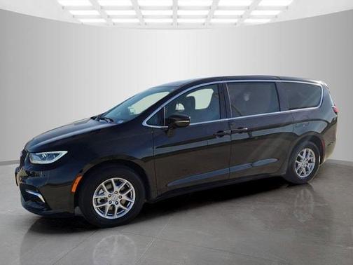 Diamond Black 2025 Chrysler Pacifica Select
