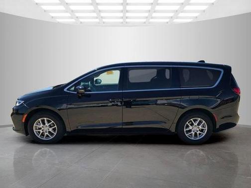 Diamond Black 2025 Chrysler Pacifica Select