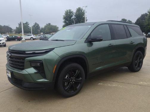Green Metallic 2027 Chevrolet Traverse LT
