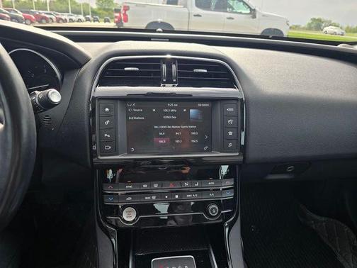 Indus Silver 2018 Jaguar XE 20d Premium