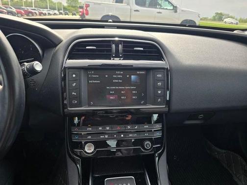 Indus Silver 2018 Jaguar XE 20d Premium