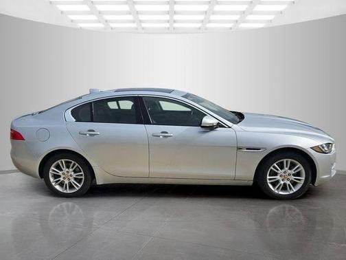 Indus Silver 2018 Jaguar XE 20d Premium