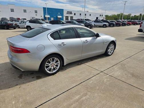 Indus Silver 2018 Jaguar XE 20d Premium