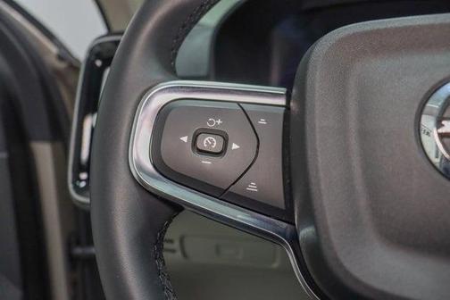 2023 Volvo XC40 B4 Ultimate Dark Theme