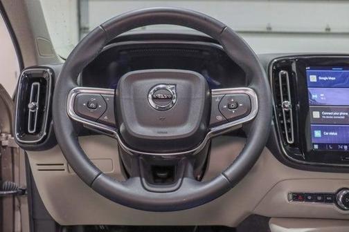 2023 Volvo XC40 B4 Ultimate Dark Theme
