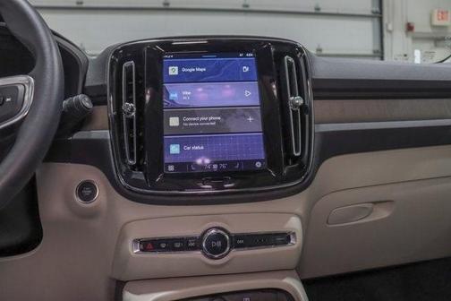 2023 Volvo XC40 B4 Ultimate Dark Theme