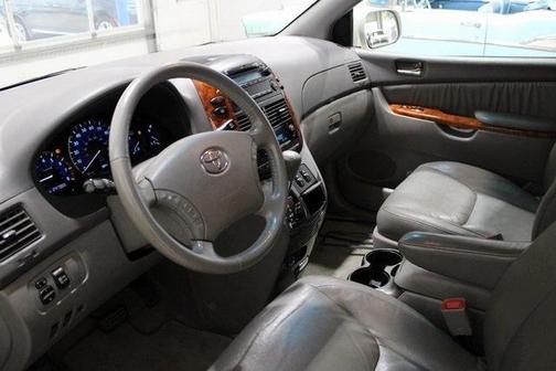 2010 Toyota Sienna XLE