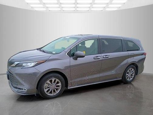 2022 Toyota Sienna XLE