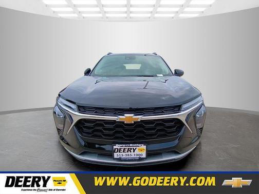 Mosaic Black Metallic 2025 Chevrolet Trax LT