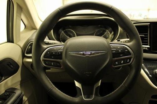 2023 Chrysler Pacifica Touring-L