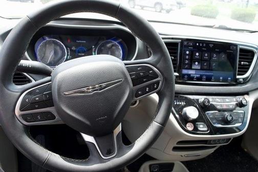 2023 Chrysler Pacifica Touring-L