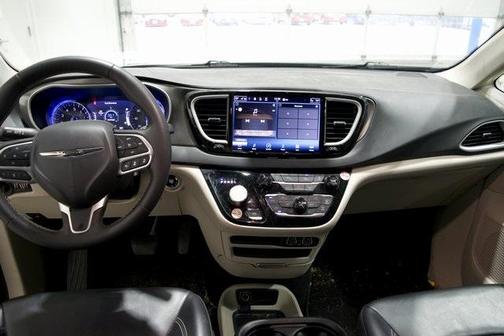 2023 Chrysler Pacifica Touring-L