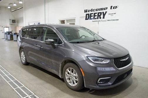 2023 Chrysler Pacifica Touring-L