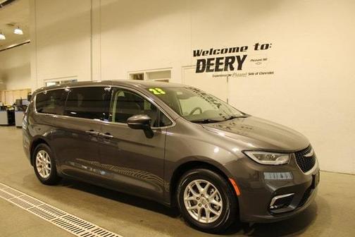 2023 Chrysler Pacifica Touring-L