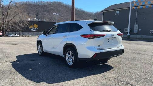 2023 Toyota Highlander LE