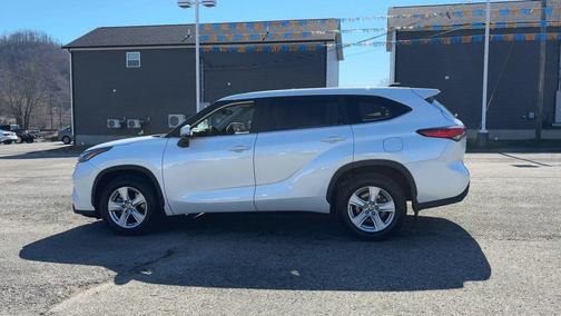 2023 Toyota Highlander LE