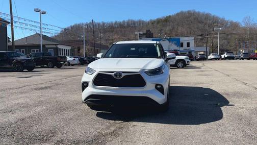 2023 Toyota Highlander LE