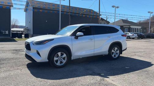 2023 Toyota Highlander LE