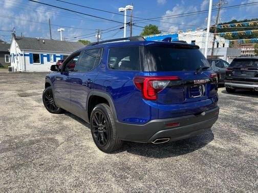 2023 GMC Acadia SLT