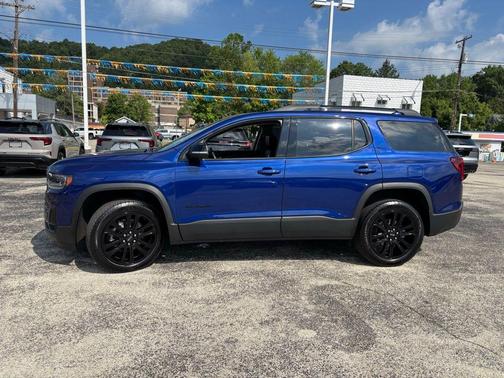 2023 GMC Acadia SLT
