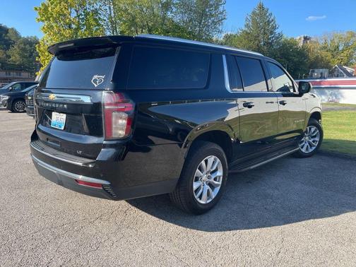 2023 Chevrolet Suburban LT