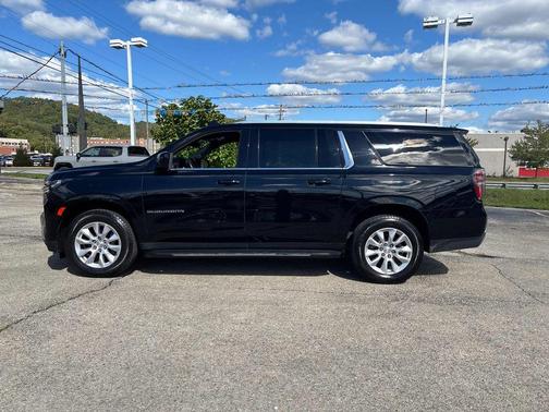 2023 Chevrolet Suburban LT